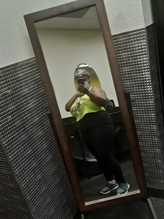 Planet Fitness Picture 9