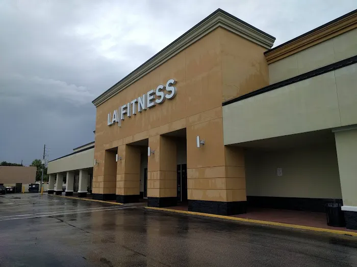 LA Fitness Picture 9