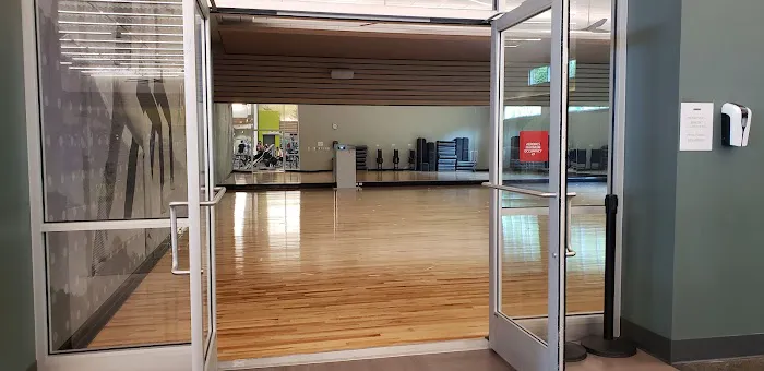 LA Fitness Picture 9