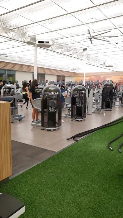 LA Fitness Picture 8