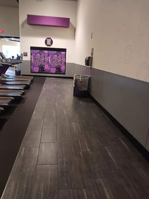Planet Fitness Picture 1