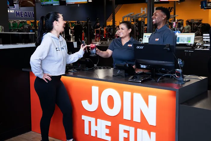 Crunch Fitness - Orlando Park Picture 1