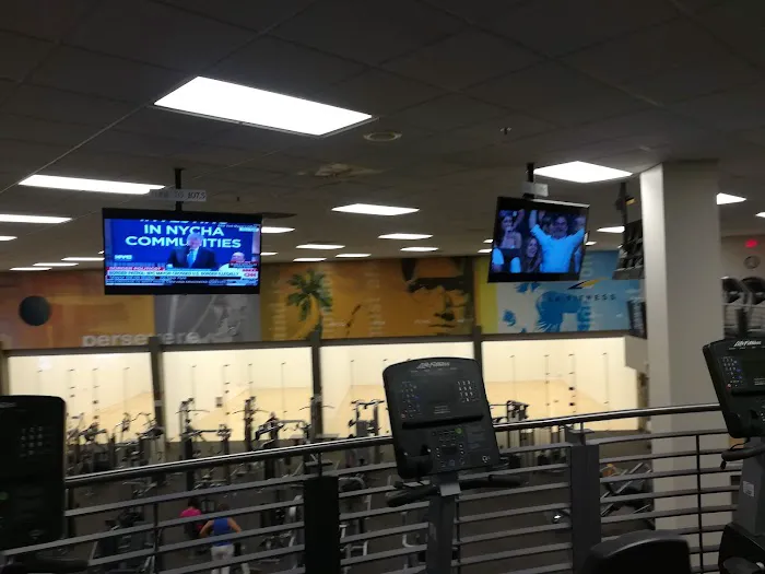 LA Fitness Picture 1