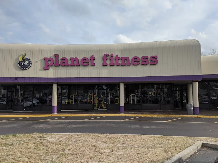 Planet Fitness Picture 9