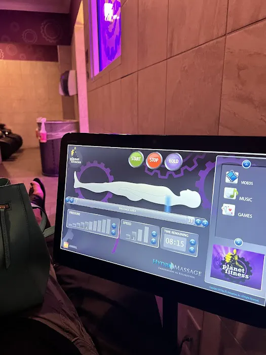 Planet Fitness Picture 9