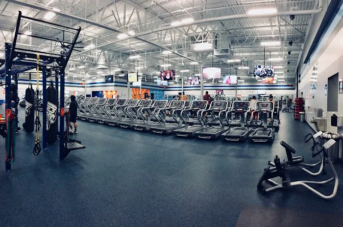 Crunch Fitness - Deltona Picture 3