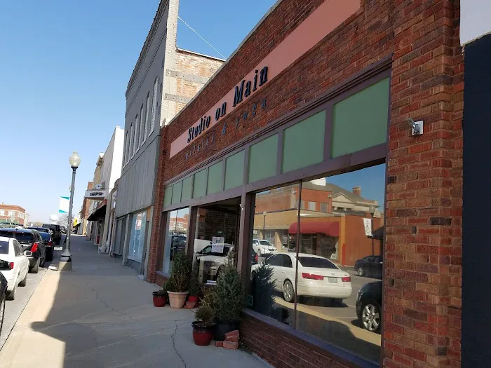 Studio On Main Picture 5