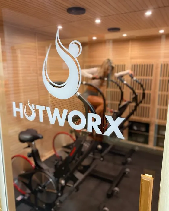HOTWORX - Leawood, KS Picture 9