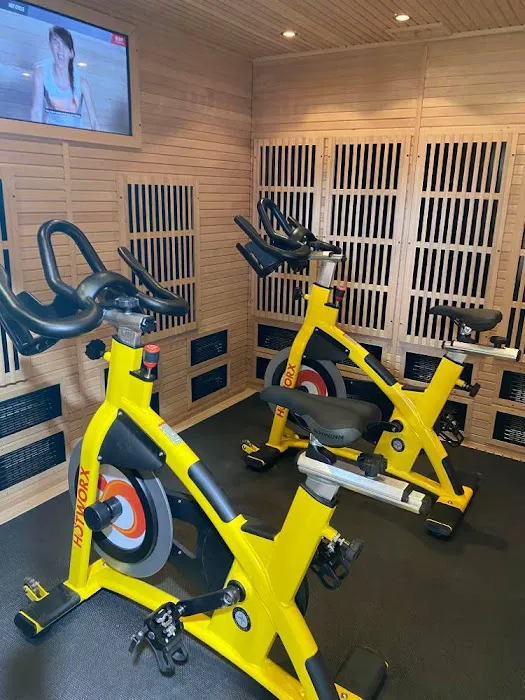 HOTWORX - Leawood, KS Picture 4