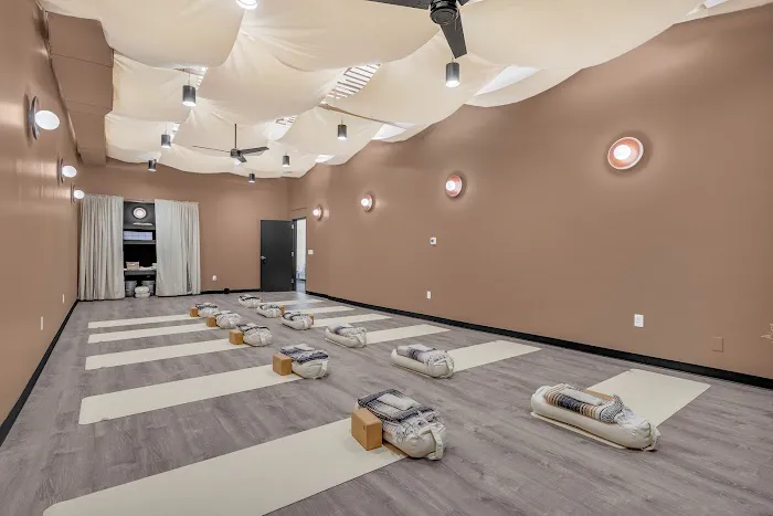 Yoga Moderne Picture 2