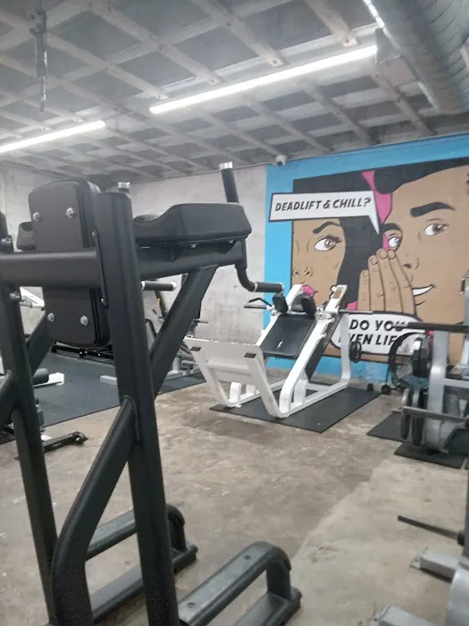 Metro KC Fitness - Strawberry Hill Picture 4