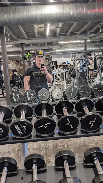 Metro KC Fitness - Strawberry Hill Picture 8