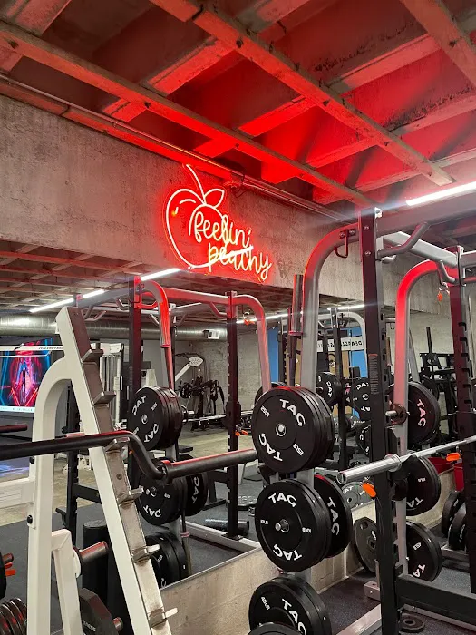 Metro KC Fitness - Strawberry Hill Picture 9