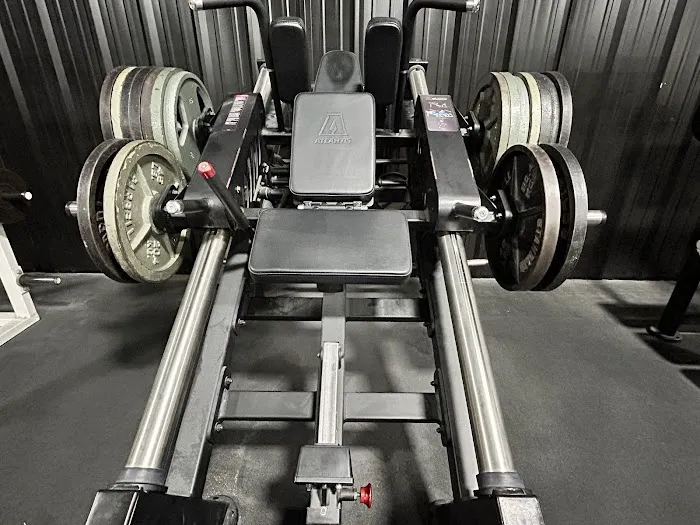 Strong Barbell Club Kansas City 24 hour gym Picture 8