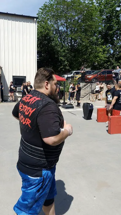 Strong Barbell Club Kansas City 24 hour gym Picture 3