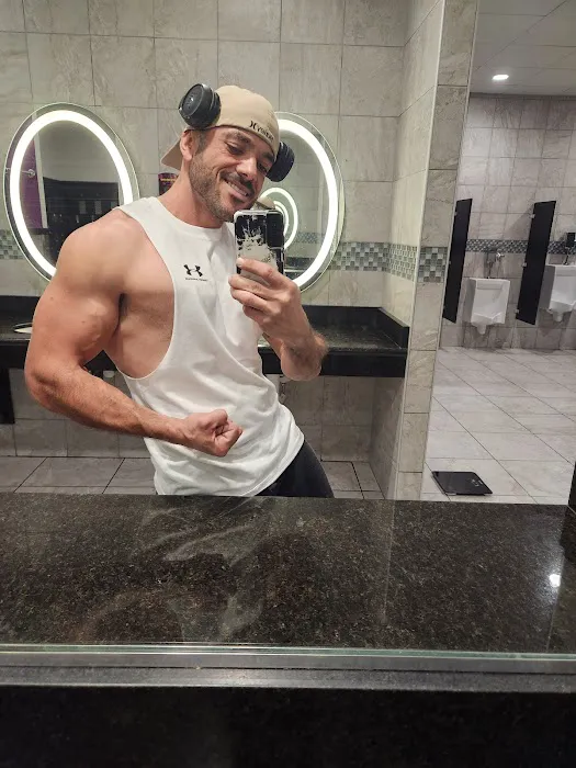 Planet Fitness Picture 4