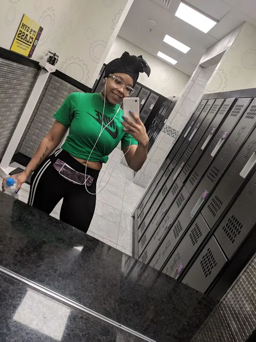 Planet Fitness Picture 9