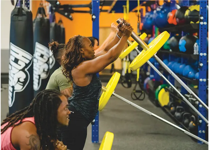 Crunch Fitness - Shawnee Picture 7