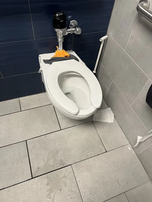 Crunch Fitness - Shawnee Picture 4