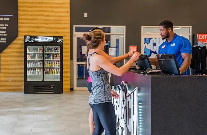 Crunch Fitness - Shawnee Picture 1