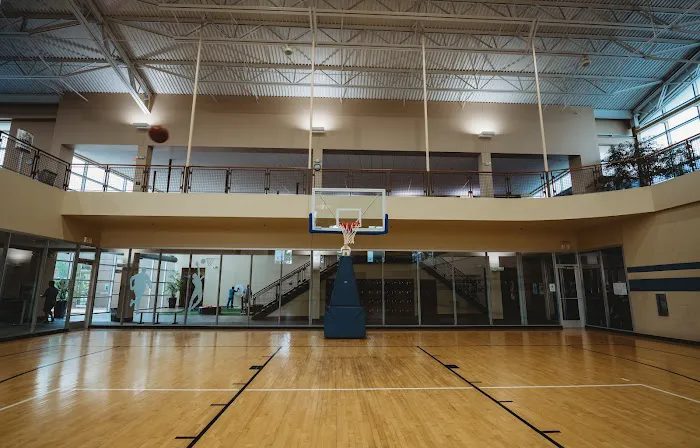 Genesis Health Clubs - Olathe Ridgeview Picture 8