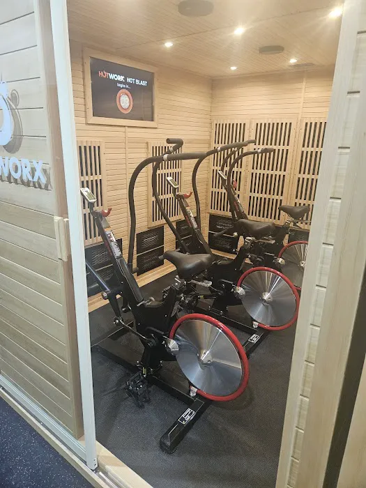 HOTWORX - Kansas City, MO - Metro Crossing Picture 8