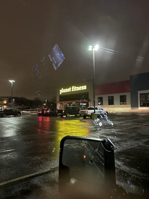 Planet Fitness Picture 10