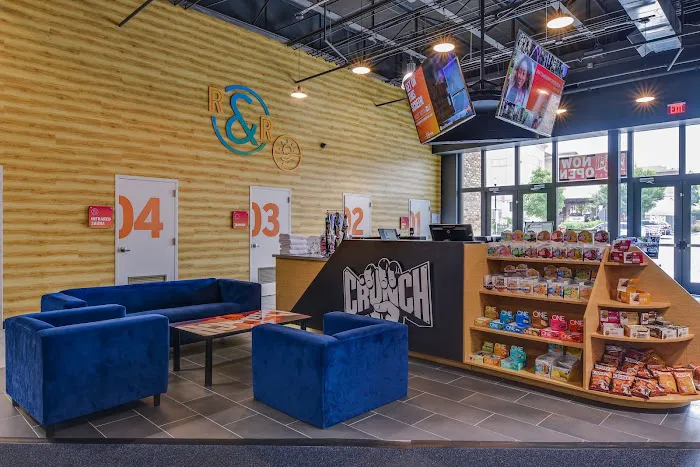 Crunch Fitness - Village District Picture 3