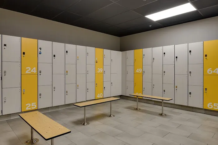 Crunch Fitness - Village District Picture 8