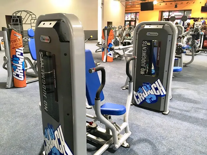 Crunch Fitness - Village District Picture 2
