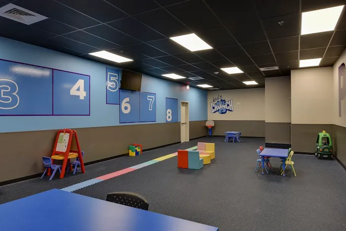 Crunch Fitness - Village District Picture 1