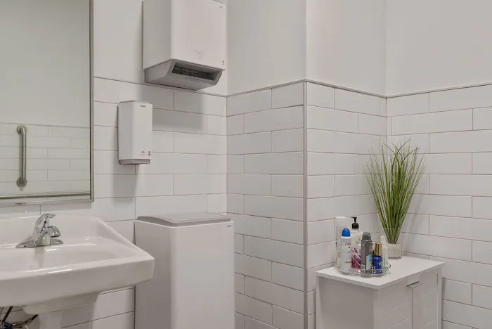 YogaSix Glenwood South Picture 3