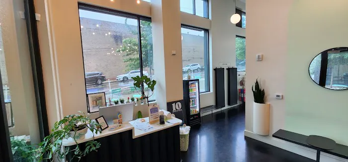 Dose Yoga and Smoothie Bar Picture 9