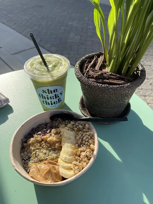 Dose Yoga and Smoothie Bar Picture 10