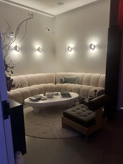 Dose Yoga and Smoothie Bar Picture 7