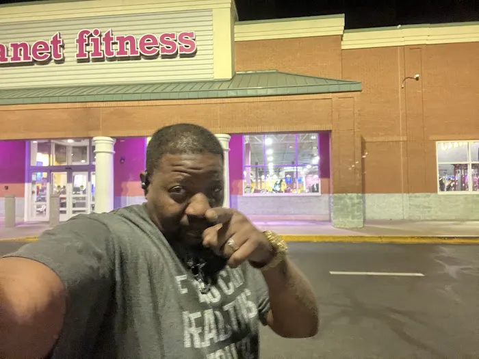 Planet Fitness Picture 9
