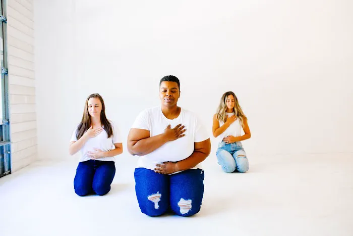 YoBa Studio (QC) - Yoga, Barre, Strength & Cardio Picture 6