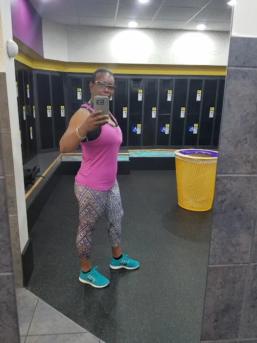 Planet Fitness Picture 9
