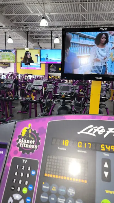 Planet Fitness Picture 9