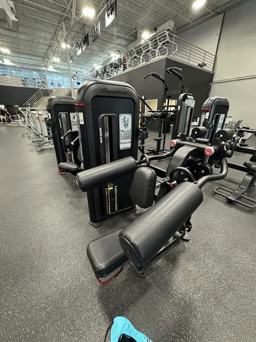 Gold's Gym Picture 2