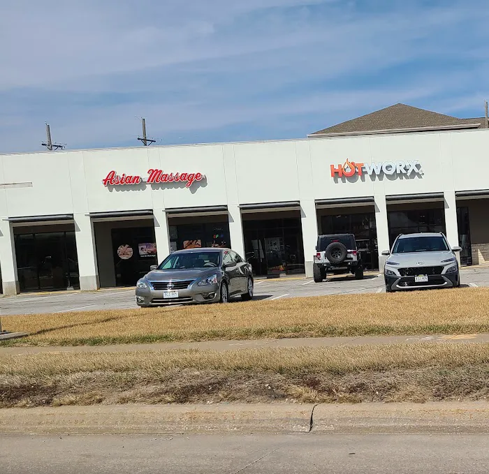 HOTWORX - Omaha - Midtown Picture 8