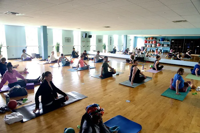 Genesis Health Clubs - 132nd & Center Picture 3