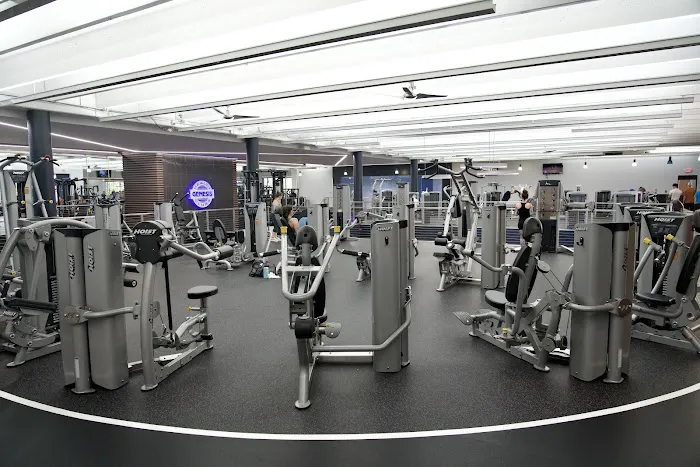 Genesis Health Clubs - 132nd & Center Picture 5