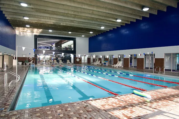 Genesis Health Clubs - 132nd & Center Picture 8