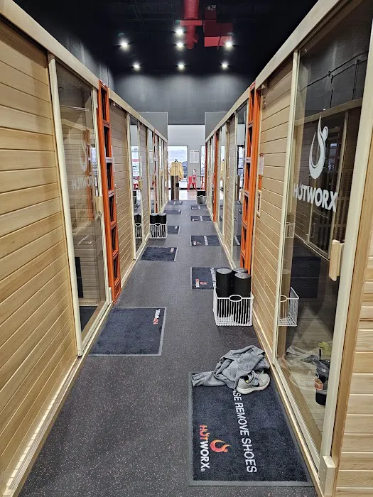 HOTWORX - Omaha, NE - 144th & Center Picture 10