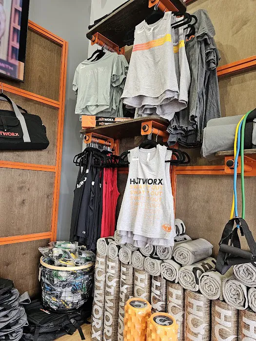 HOTWORX - Omaha, NE - 144th & Center Picture 5