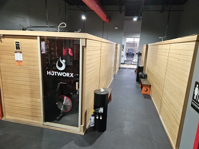 HOTWORX - La Vista, NE Picture 4