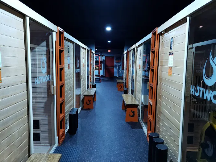 HOTWORX - Omaha, NE - West Omaha Picture 9