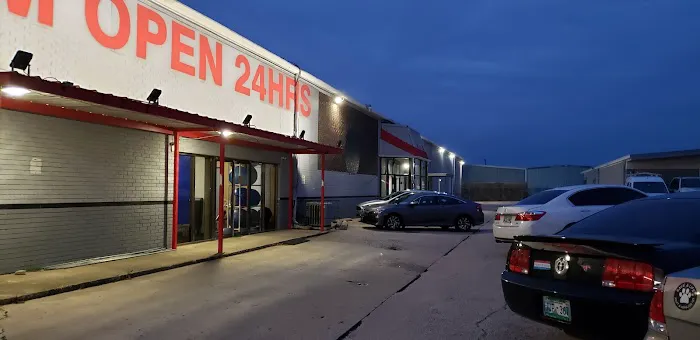 The Weight Room 24 Picture 5