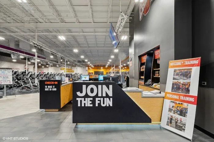 Crunch Fitness - Yukon Picture 7